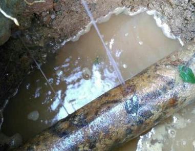 武汉市楼顶渗水维修公司分享下地暖漏水的原因及检测方法。